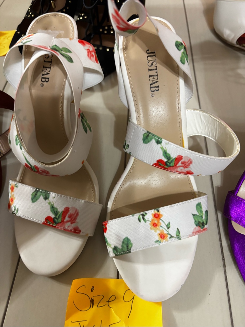 JustFab Floral Strap Sandals White & Red US 9 Like New